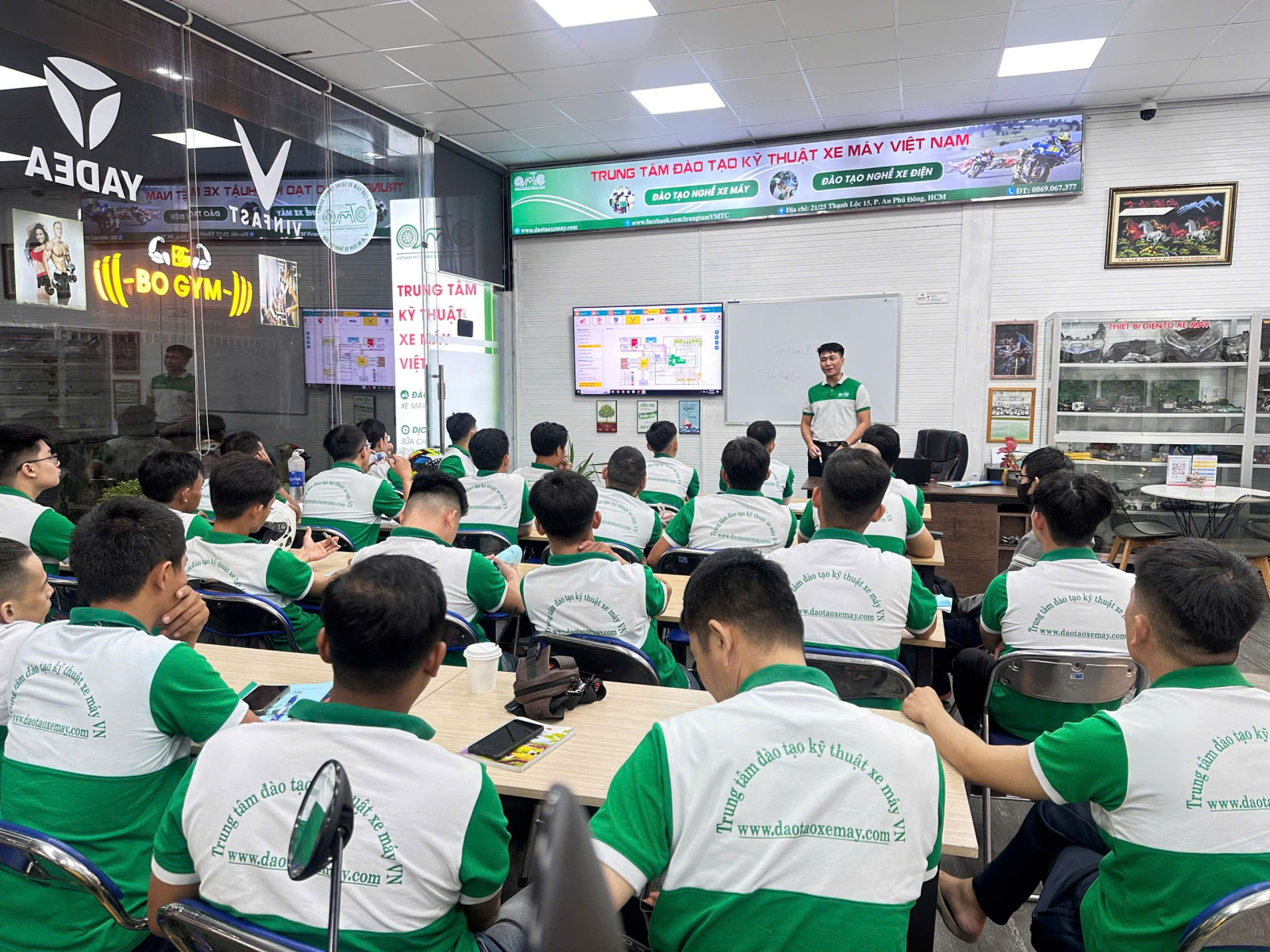 HỌC NGHỀ SAU KHI TỐT NGHIỆP THPT – HƯỚNG ĐI THỰC TẾ CHO TƯƠNG LAI